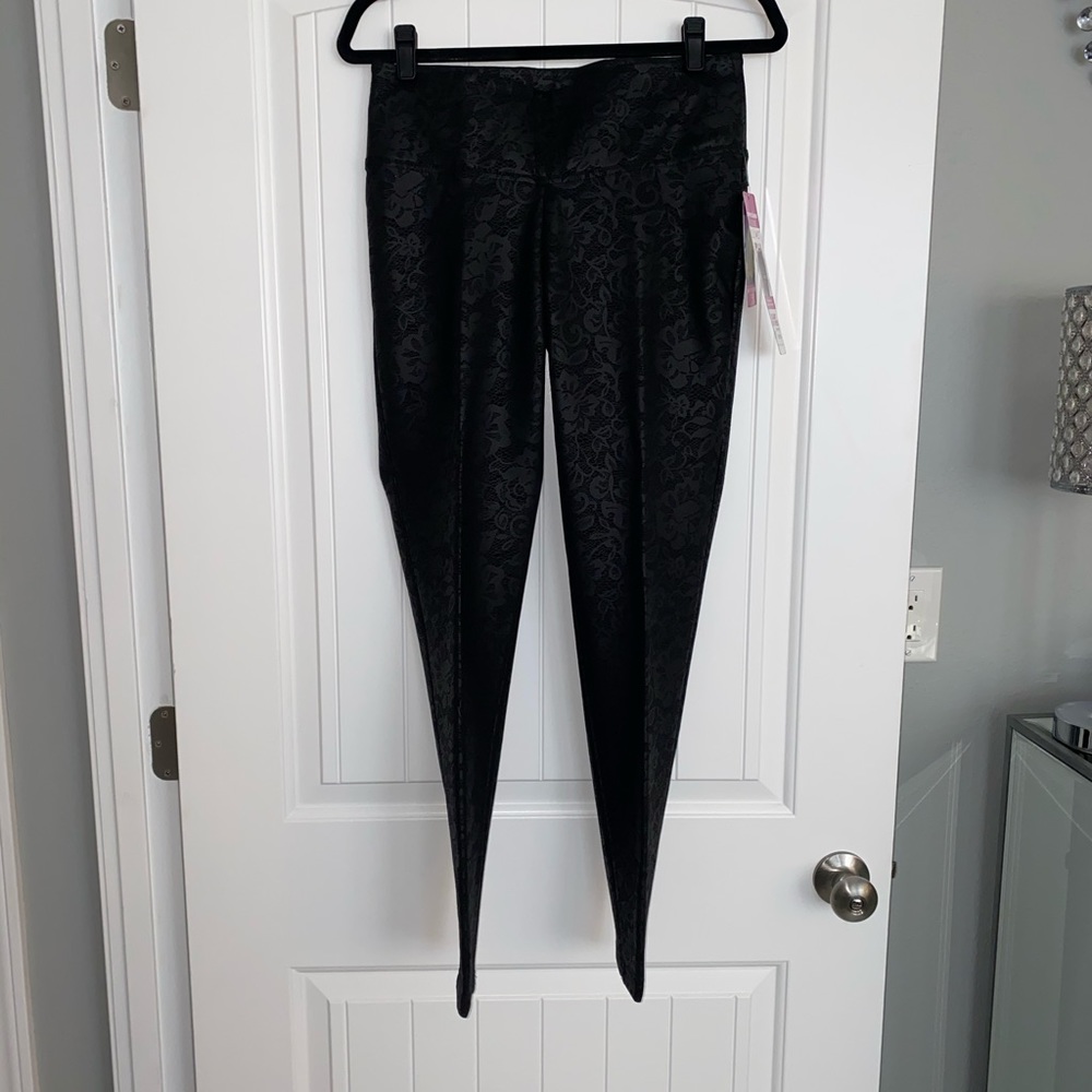 NWT Peter Nygard black slim luxe pants- lace patrn